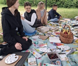 Uczestnicy Lipcowego Spaceru Rysunkowego