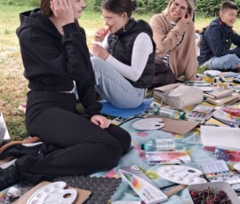 Uczestnicy Lipcowego Spaceru Rysunkowego