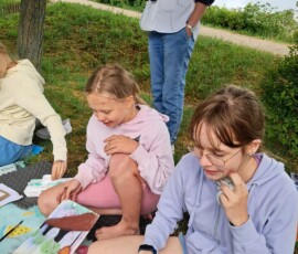Uczestnicy Lipcowego Spaceru Rysunkowego