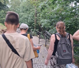 Uczestnicy Słonecznego Spaceru Rysunkowego