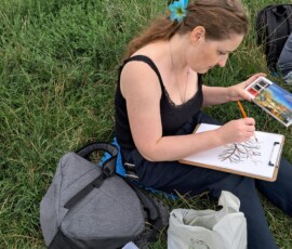 Uczestnicy Sierpniowego Spaceru Rysunkowego