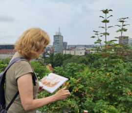 Uczestnicy Sierpniowego Spaceru Rysunkowego