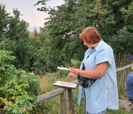 Uczestnicy Sierpniowego Spaceru Rysunkowego