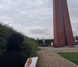 Uczestnicy Sierpniowego Spaceru Rysunkowego