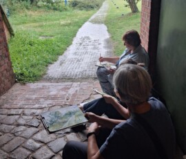 Uczestnicy Sierpniowego Spaceru Rysunkowego