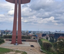 uczestnicy wesołego spaceru rysunkowego