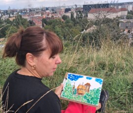 uczestnicy wesołego spaceru rysunkowego